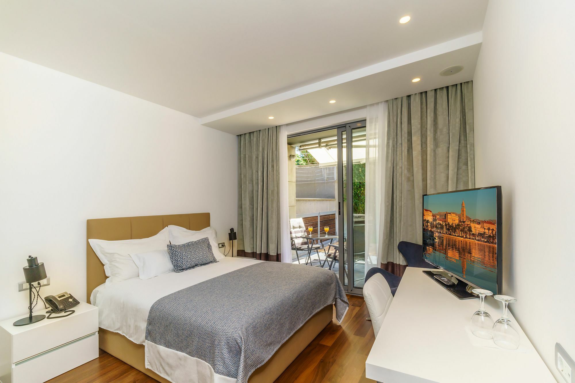Rooms Oasis Life Split Luaran gambar
